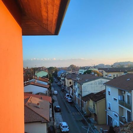 Attico A 2 Passi Dalla Stazione E Centro Storico Ravenna Kültér fotó
