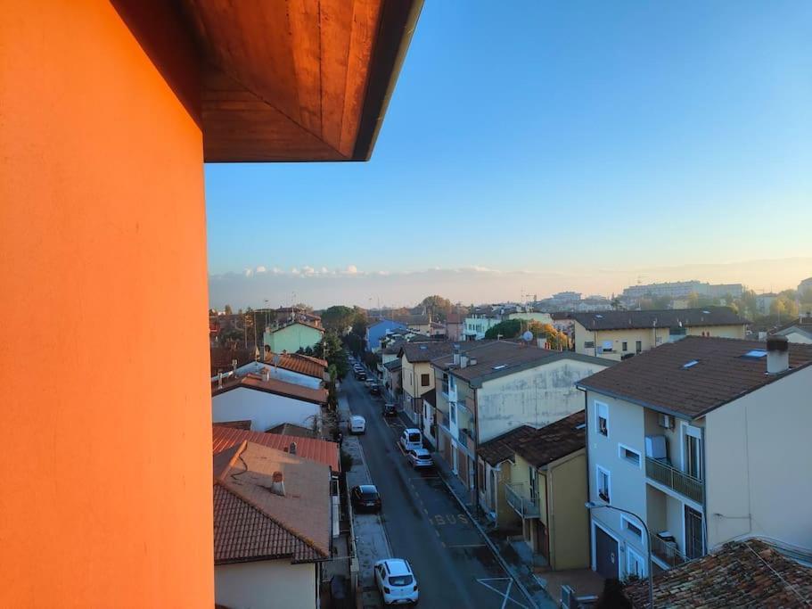 Attico A 2 Passi Dalla Stazione E Centro Storico Ravenna Kültér fotó